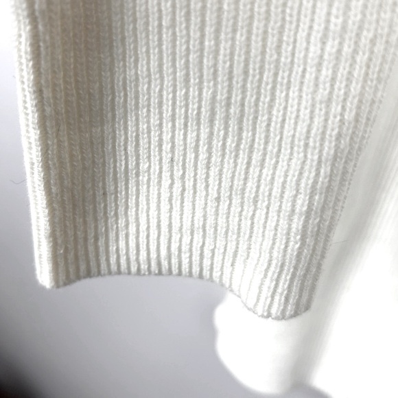 NWT š¦ Soft Ivory V-neck ribbed sweater | Medium - Picture 11 of 16
